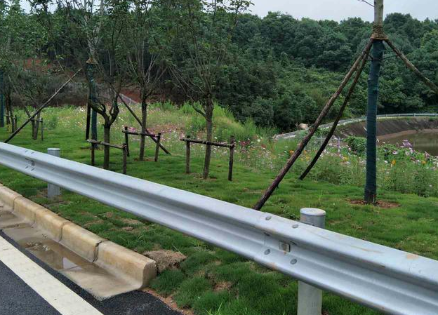 高速公路护栏板 高速公路护栏板